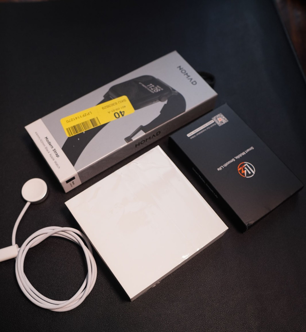 Apple Watch Series 8 [GPS, Cellular, 45mm] Stainless Steel 87% Battery w/ Straps