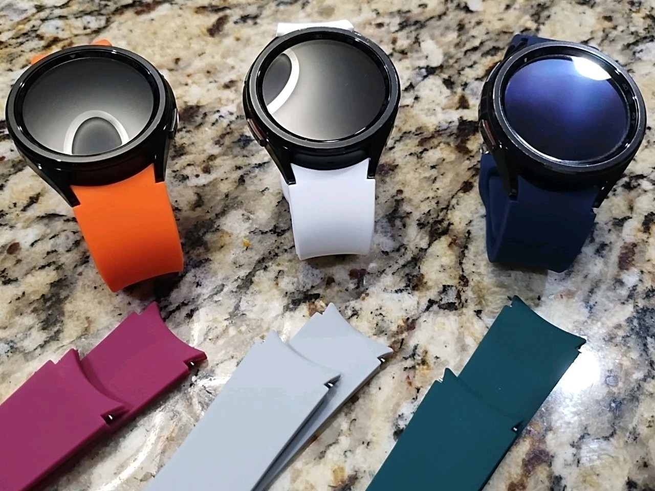 Samsung Galaxy Watch6 43mm + Charge + Multicolor Band + LightScratch Works Great