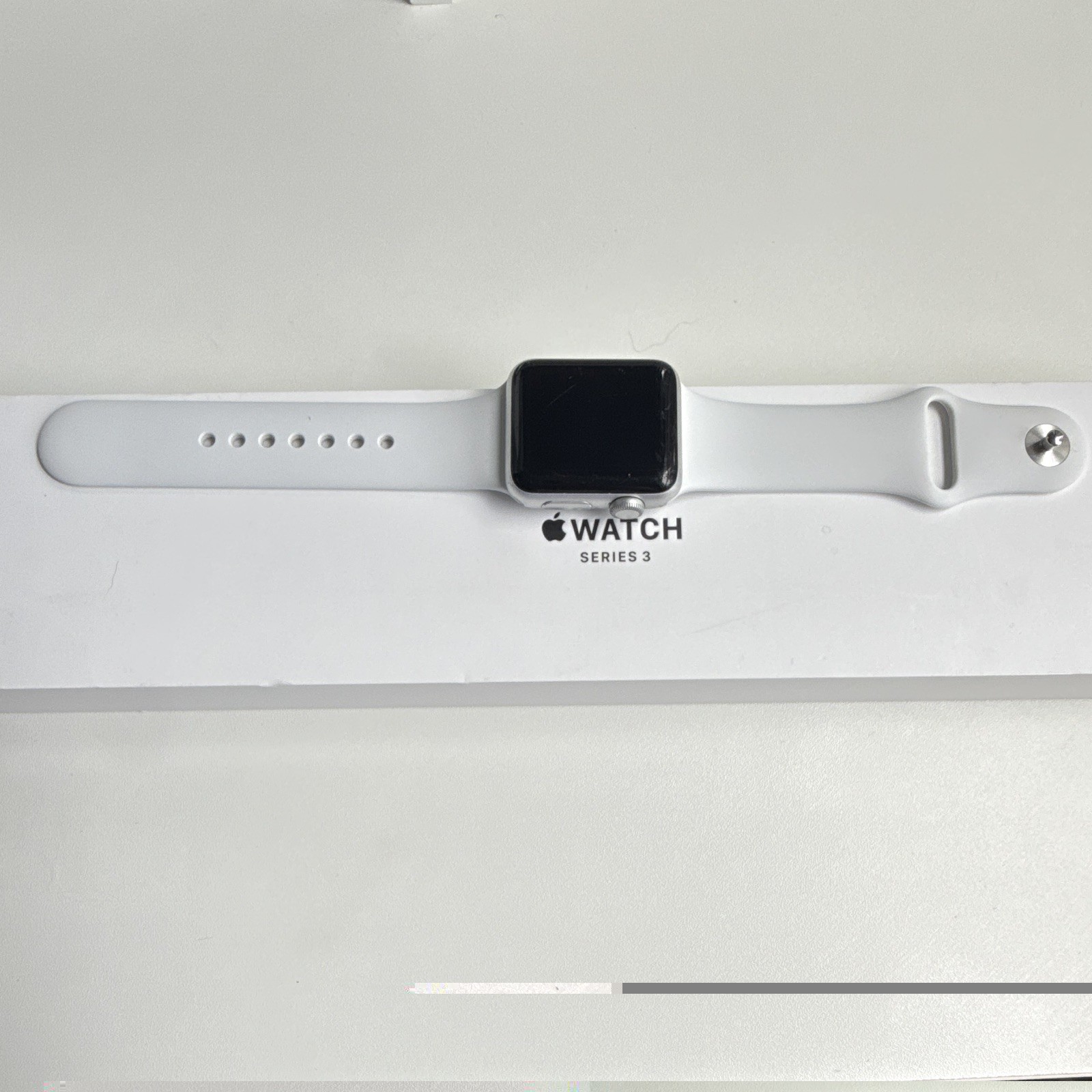 Apple Watch Series 3 38mm Silver Aluminum Case White Silicone Band 8GB Unlocked