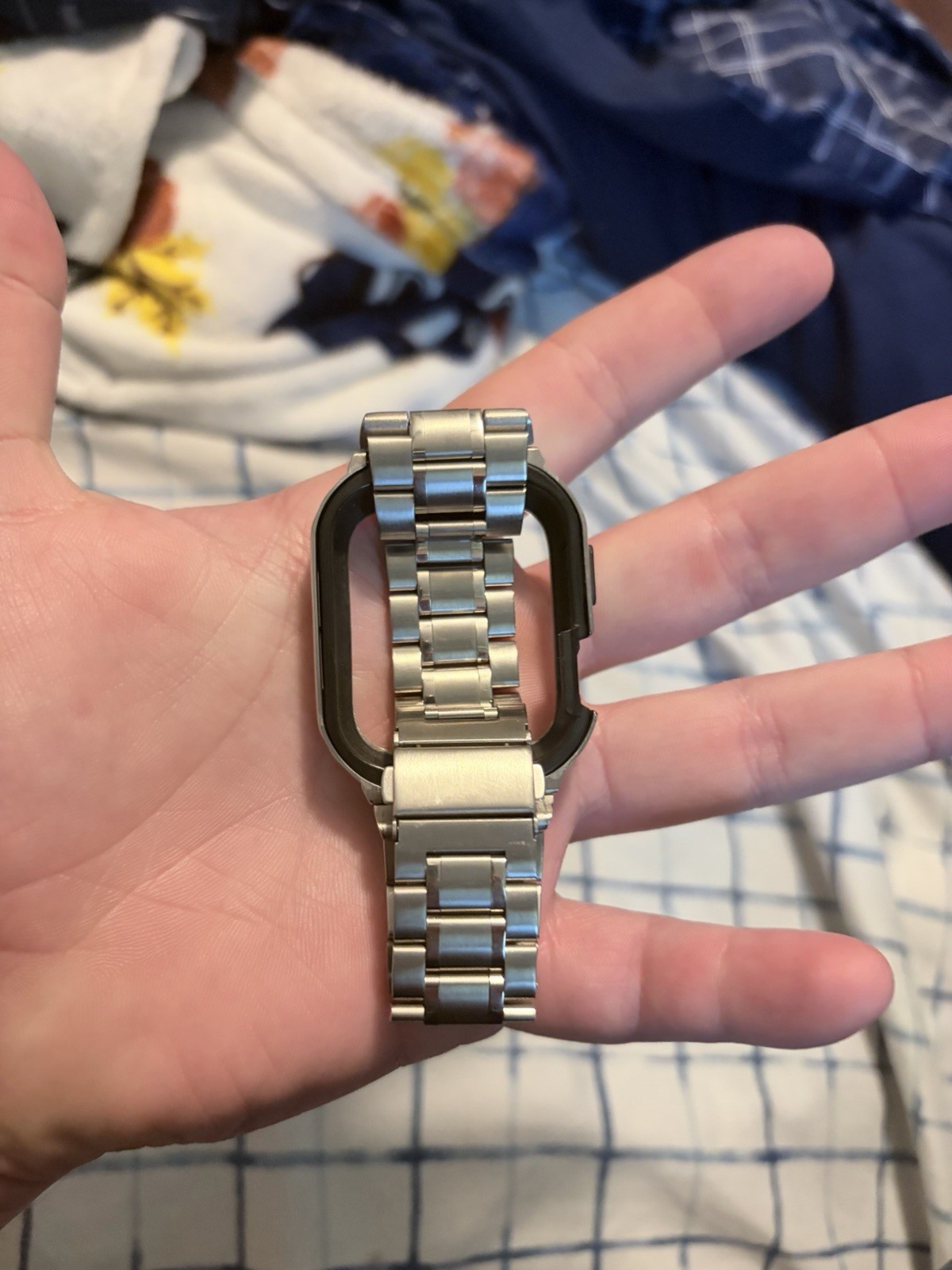 Apple Watch SE 3 (Nike Edition) and a metal link bracelet (fashionable)