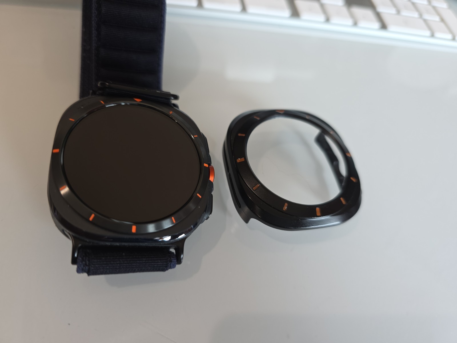 Samsung Galaxy Watch Ultra 47mm Titanium LTE Gray (2025) Open Box