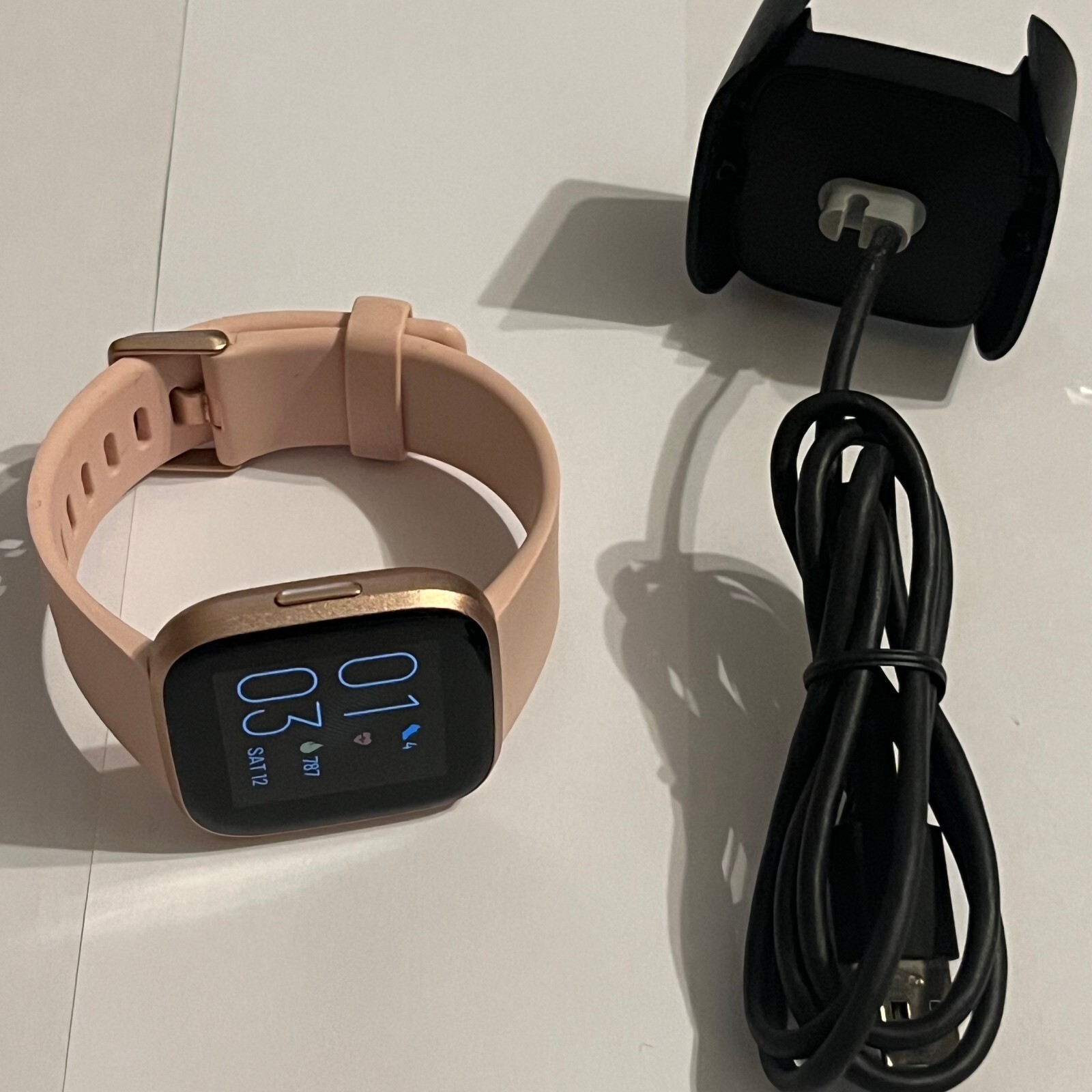 Fitbit Versa 2 – Health & Fitness Smart Watch Copper Rose Pink Band FB507
