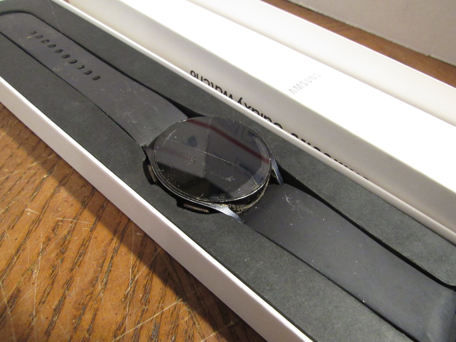 Samsung Galaxy Watch6 SM-R935U Aluminum Gold 40mm LTE ISSUE Cracked Screen Glass