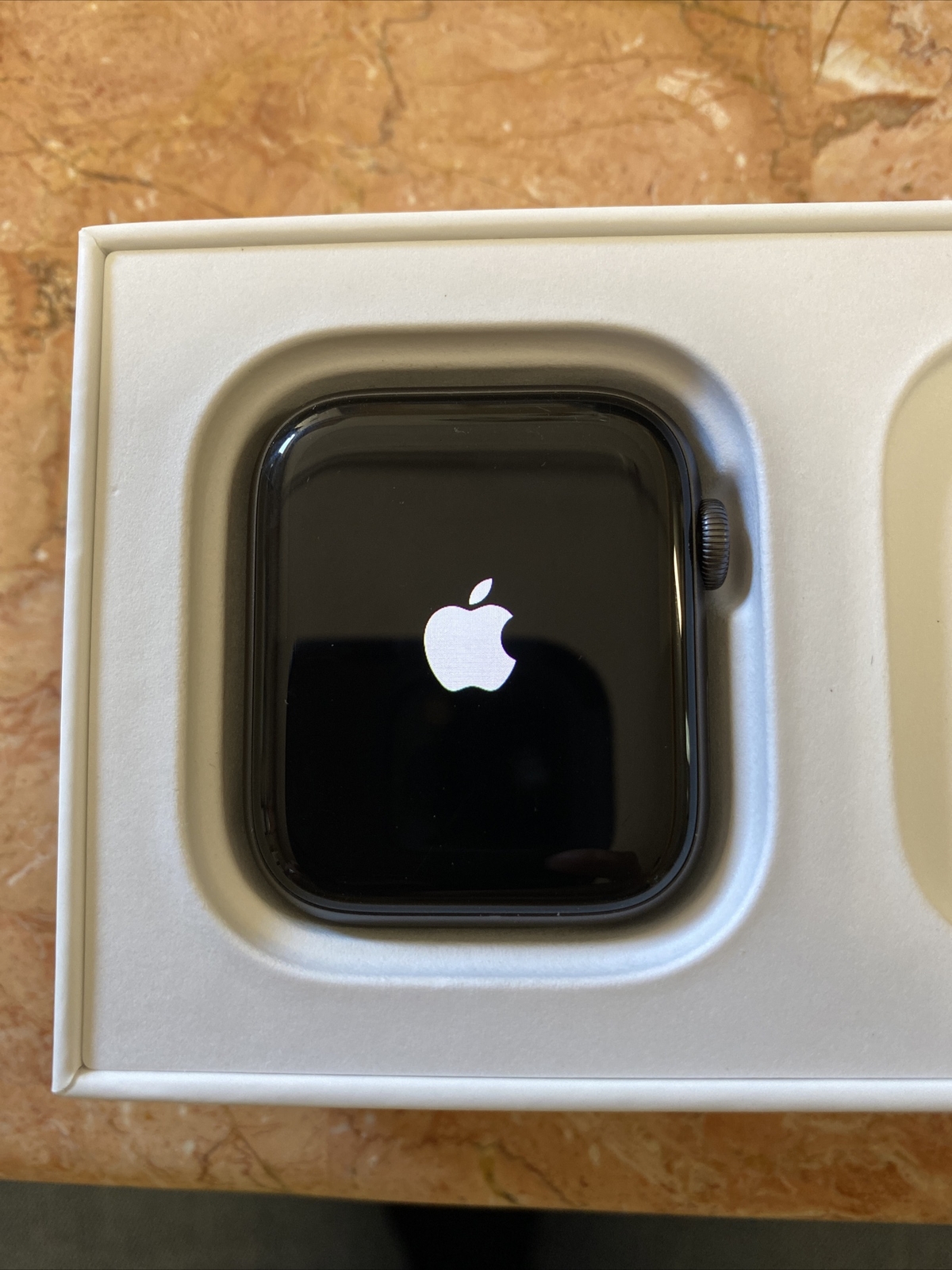 Apple Watch Gen 5 Series 5 Cell 44mm Space Black Aluminum – Black Sport Band