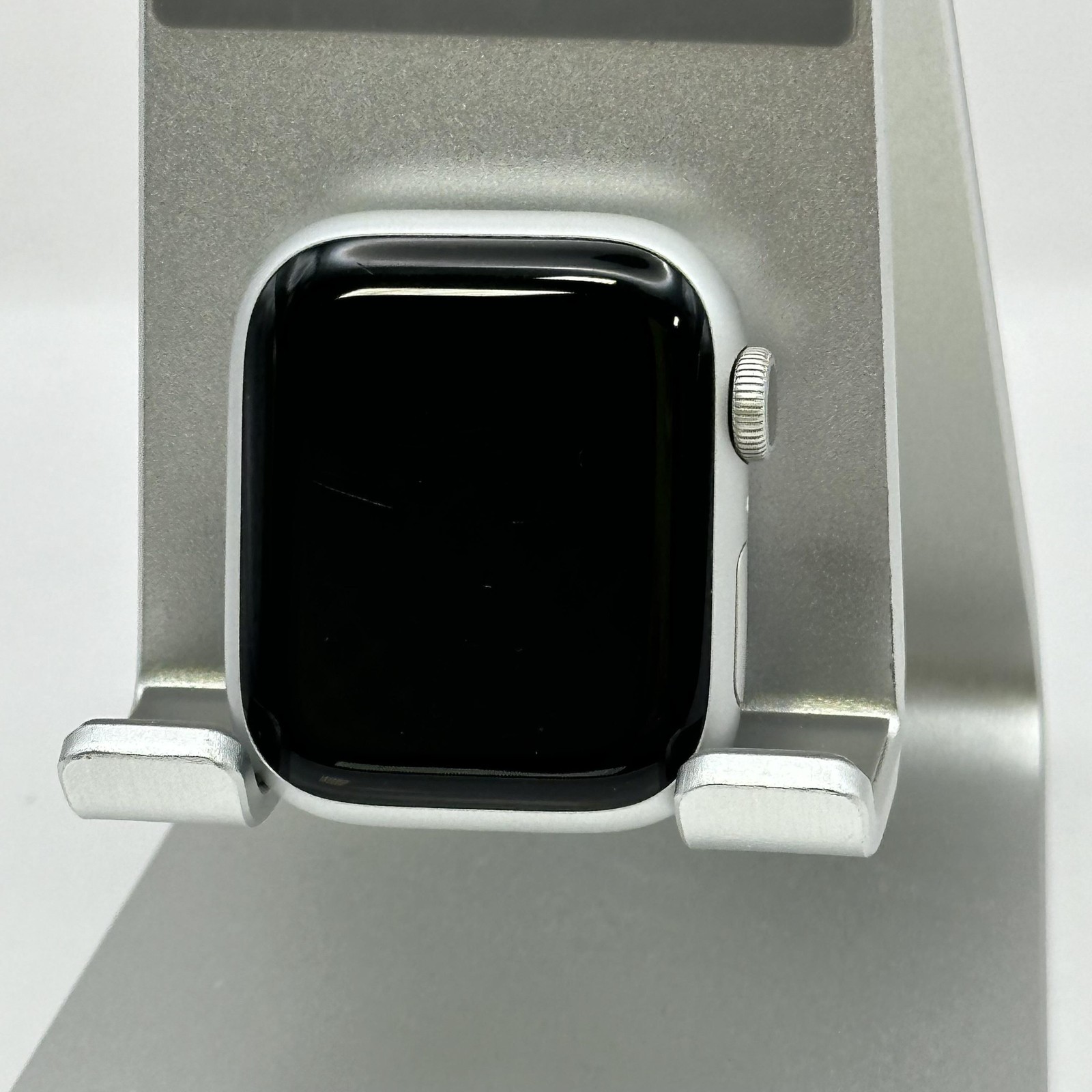 Apple Watch (Series 8) 41mm Silver Aluminum (GPS) w/ Pride Edition Sport – Good