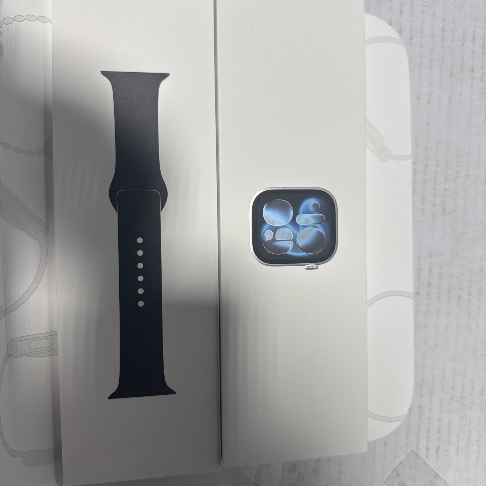 Apple Watch Series11 42mmCell Space Gray Case wBlack Sport Band M/L MF8C4LW/A.A8