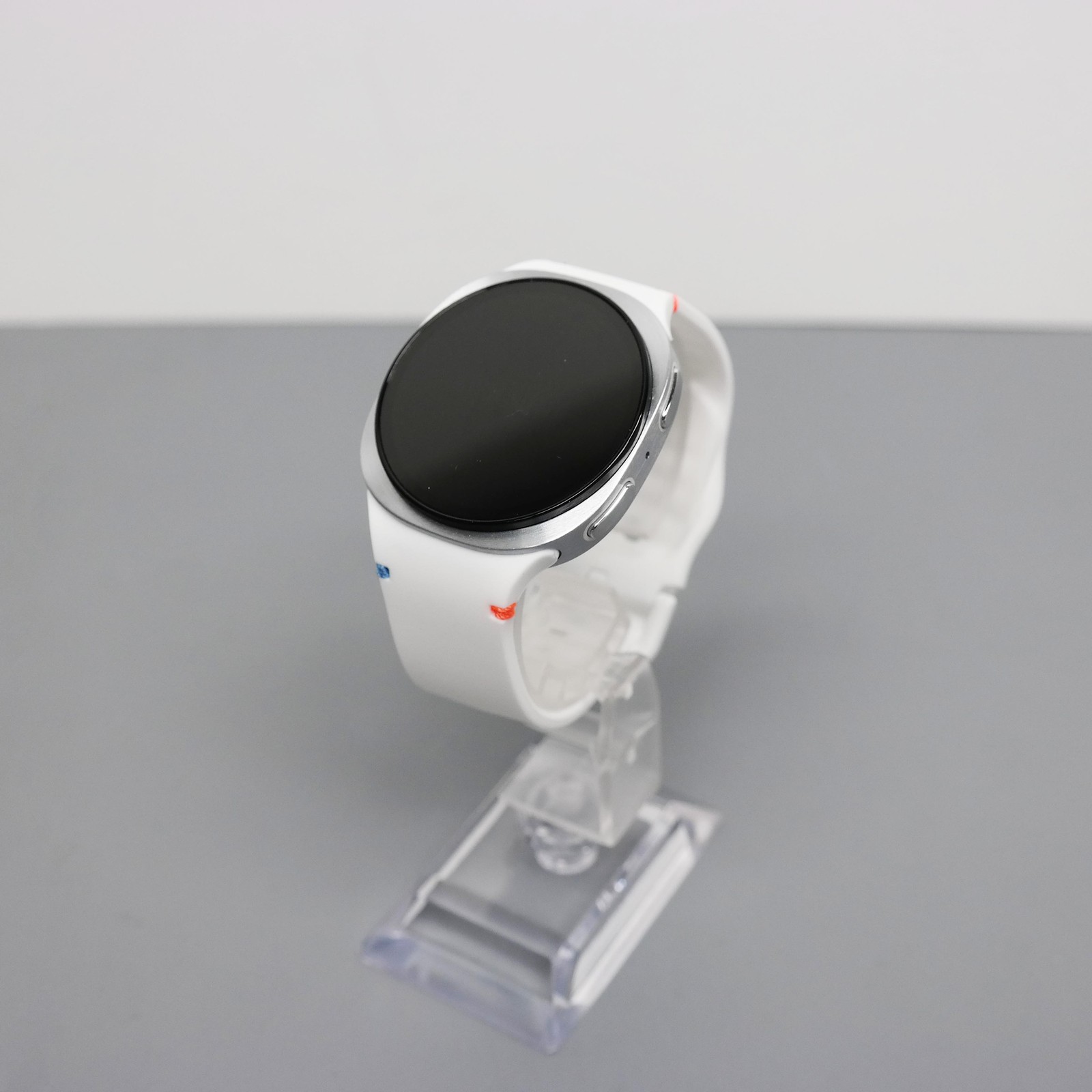 Samsung Galaxy Watch8 SM-L325U Aluminum Smartwatch 40mm LTE – Silver