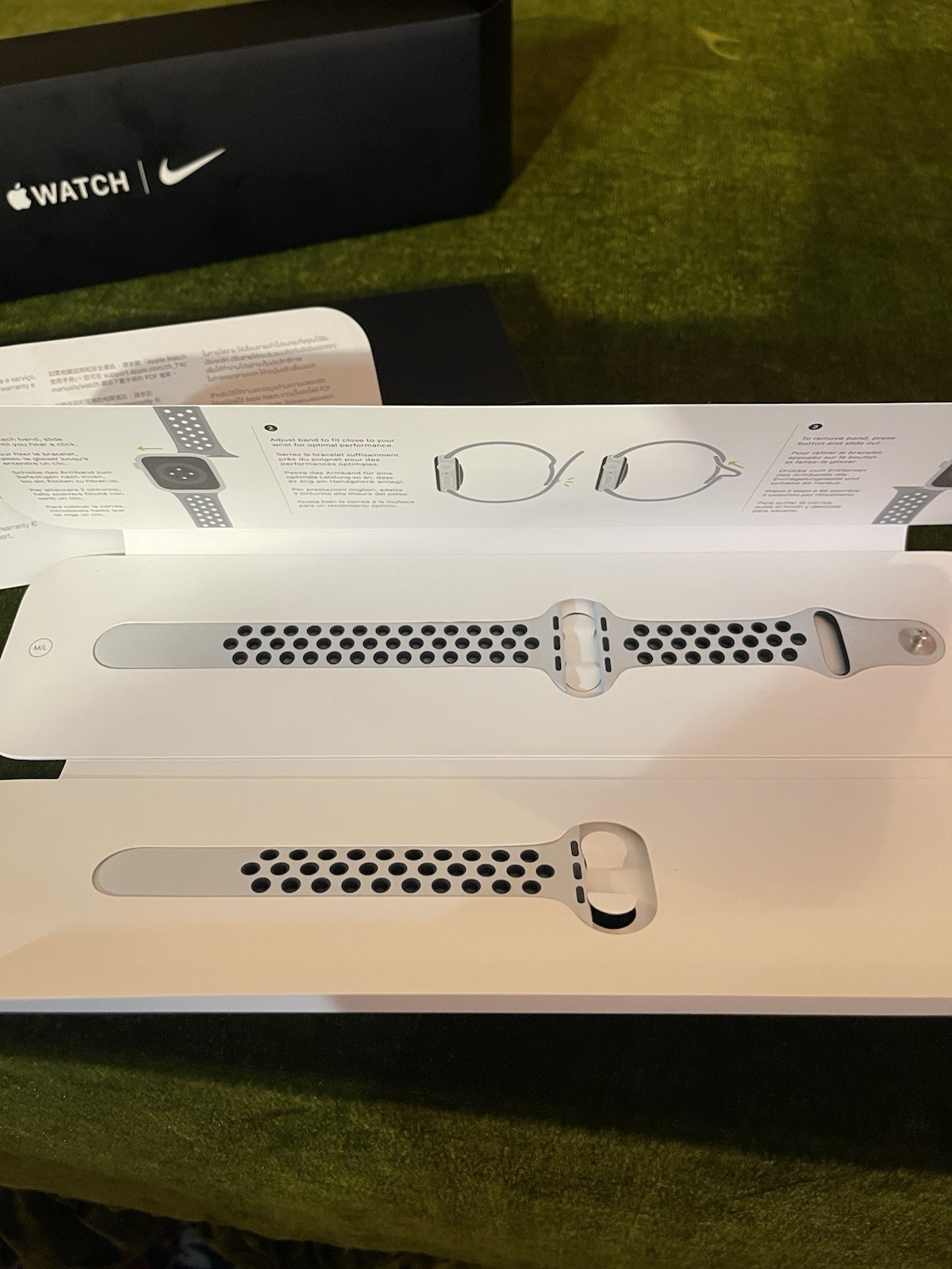 Apple Watch Series 6 Nike 40mm Aluminum Case with Pure Platinum/Black Sport Band