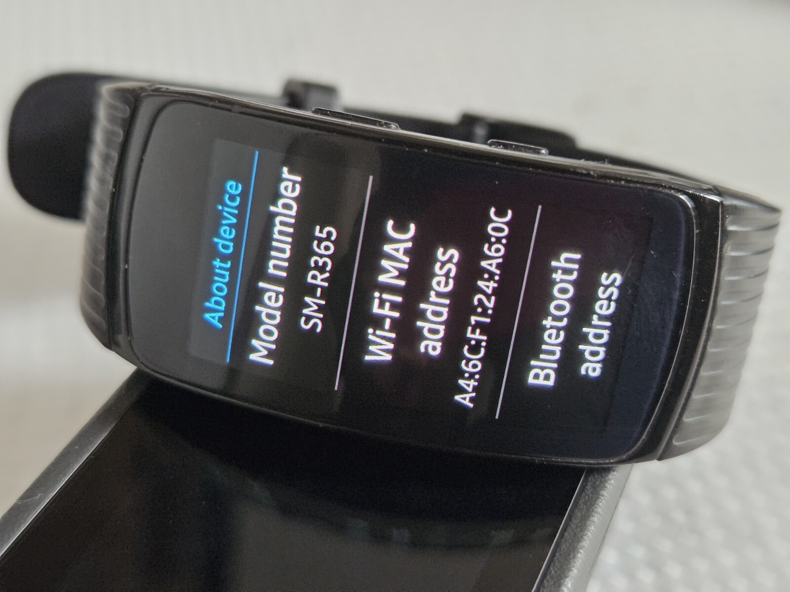 SAMSUNG SM-R365NZKAXAR Gear Fit2 Pro Black Smartwatch Fitness Band (Large)
