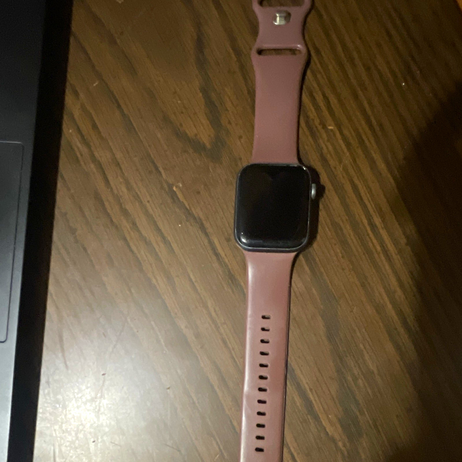 Apple Watch Series 5 44mm Black Aluminum Case Pink Silicone Band iOS