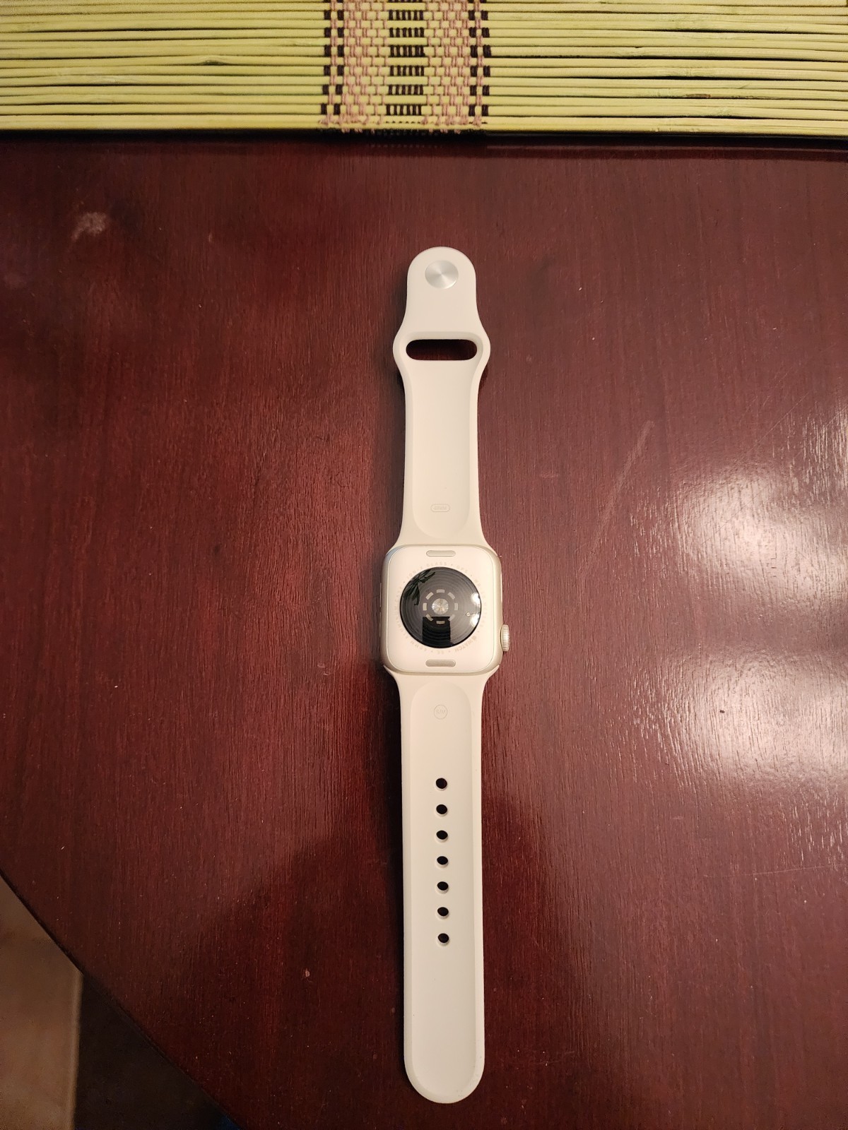 Apple Watch SE 2nd Gen 40mm GPS 32GB Starlight Aluminum w/ Starlight Band