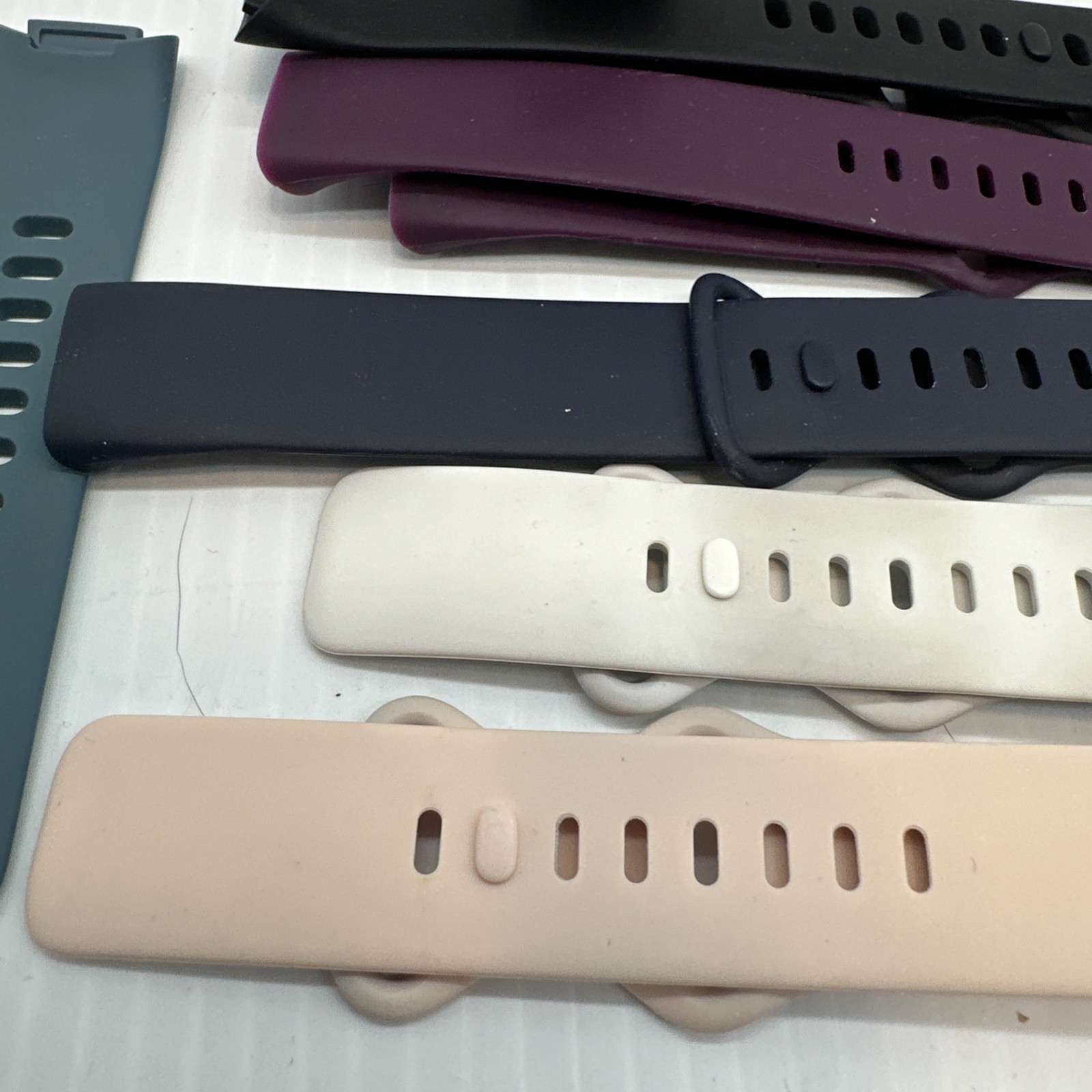 Fitbit Inc CHAR5- Charge 5, One Size, Lunar White/Soft For Parts W/Extra Bands