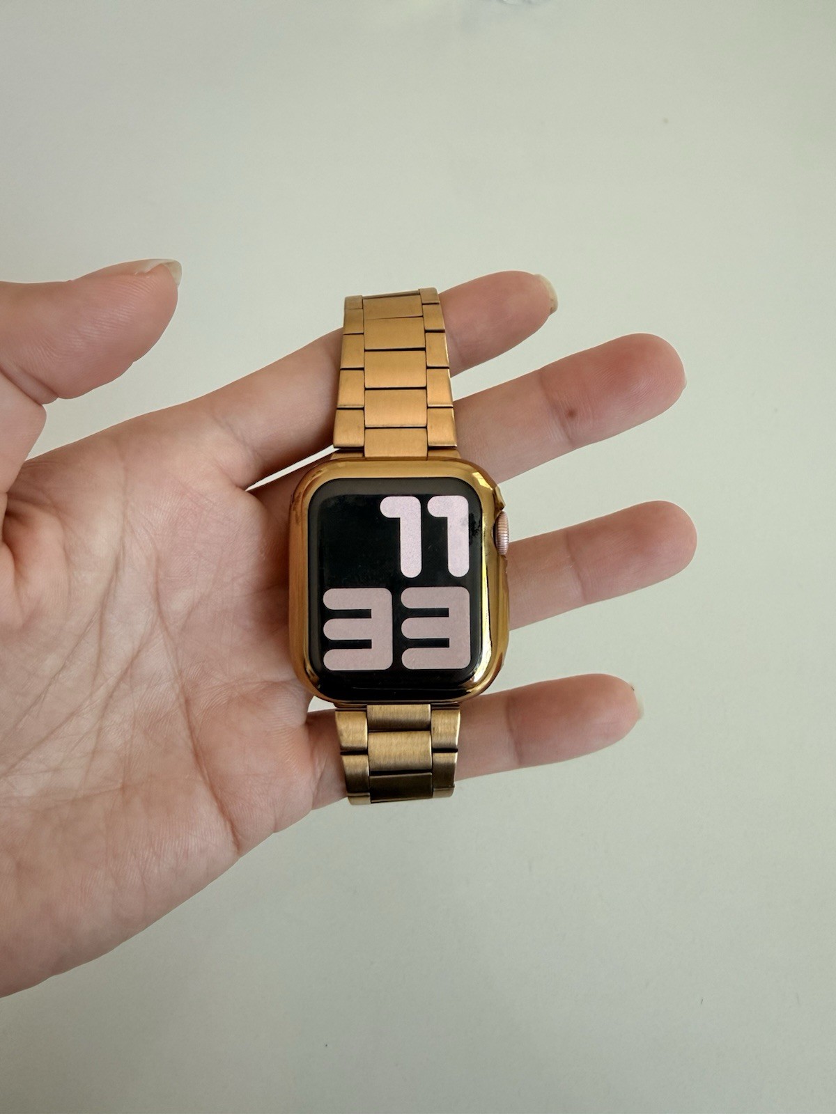 Apple Watch Series 4 A2291 32GB Rose Gold with Gold Waistband