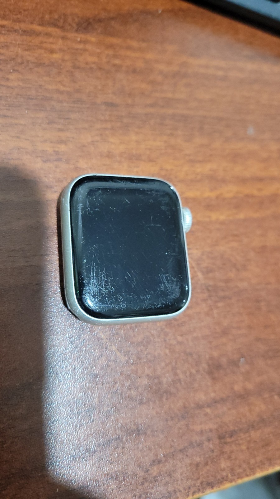 Apple Watch SE (2022) 40mm Starlight Aluminum Case, GPS + Cellular – No Band