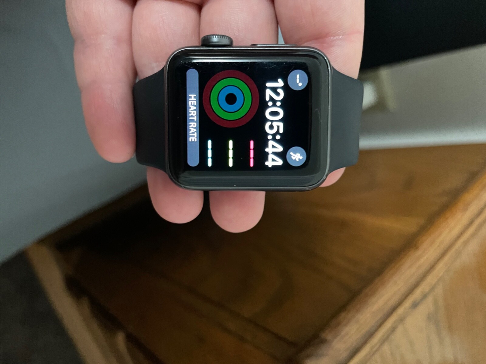 Apple Watch Series 3 38 mm Gray Case Black Aluminium Smartwatch – MTF02LLA