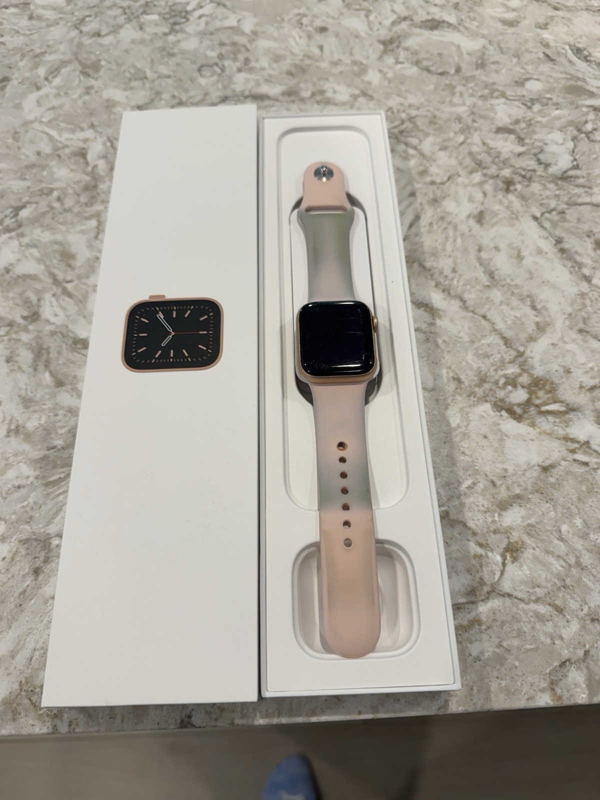 Unlocked Apple Watch Series 6 GPS 40MM RoseGold MG123LL/A W/Strap & Box