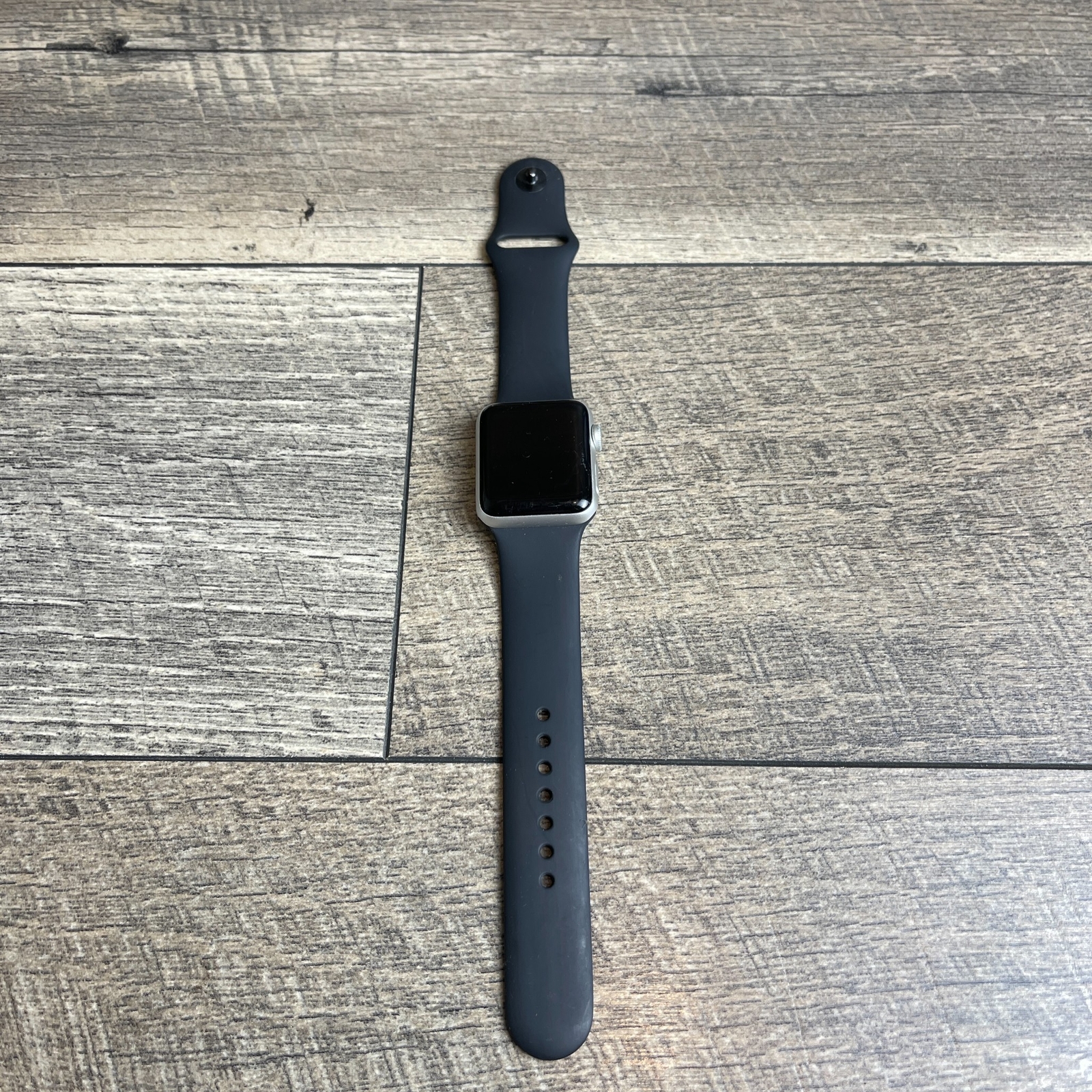 Apple Watch Series 3 GPS Smartwatch Gray Strap 38mm 1.5″ Display Aluminum Case