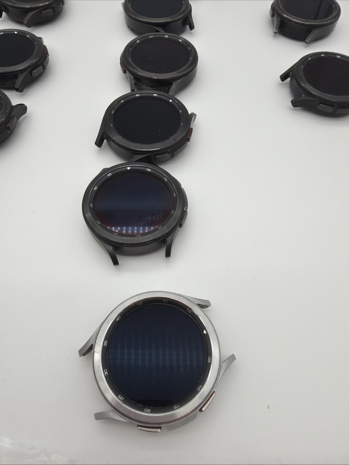 Lot of 12 Samsung Galaxy Watch4 R880 R890 R895 LTE 42mm/46mm – Tested Reset