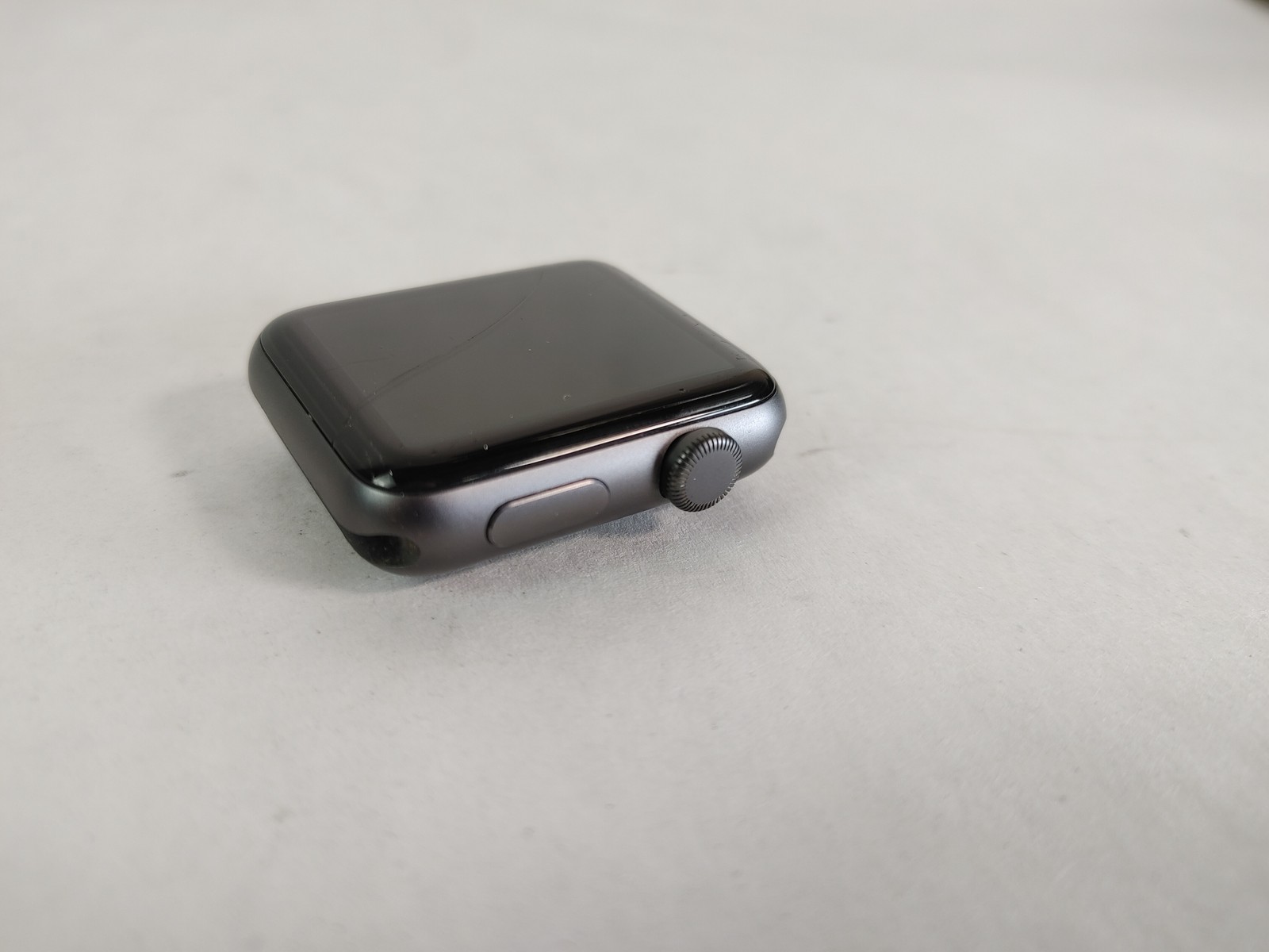 Apple Watch Series 3 42 mm Space Gray Aluminum Case 8 GB GPS FOR PARTS
