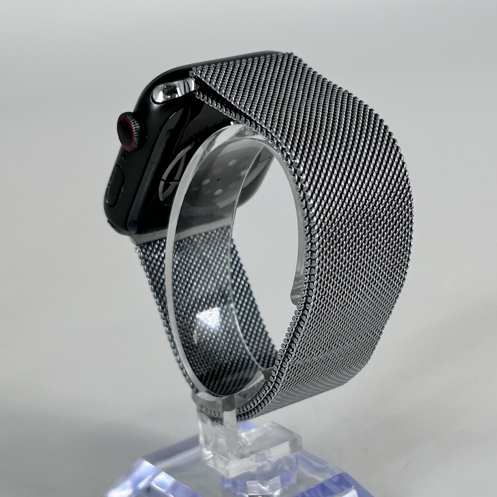 Apple Watch (Series 6) 44mm Space Gray Aluminum (LTE) w/ Milanese Loop – Fair