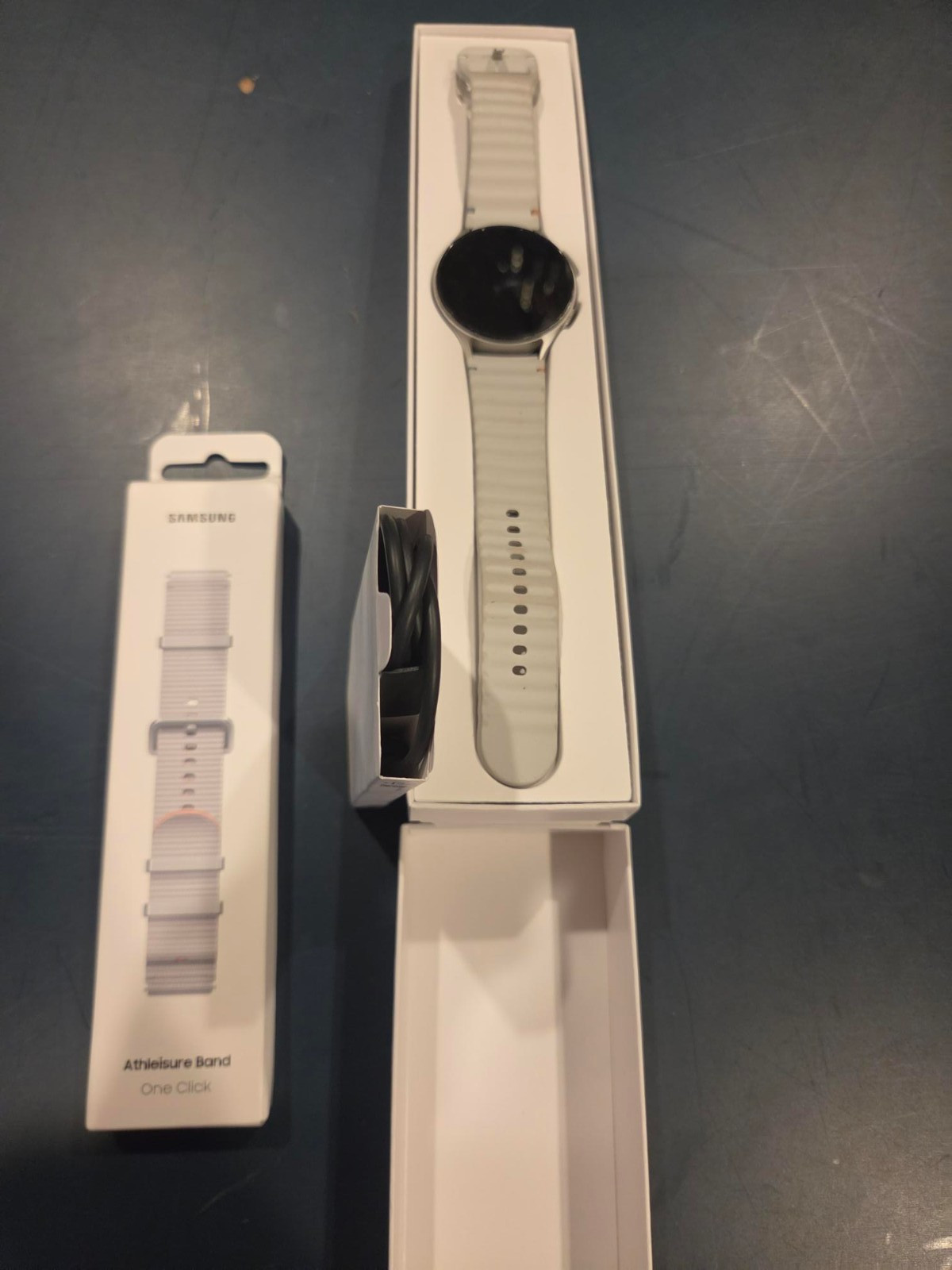 Samsung Galaxy Watch 7 44mm Bluetooth Smartwatch Full Kit Box Papers NEW Band EC