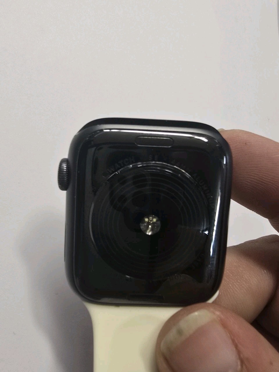 Apple Watch SE 44mm Aluminum No Band – (MYEU2LL/A) Read Details