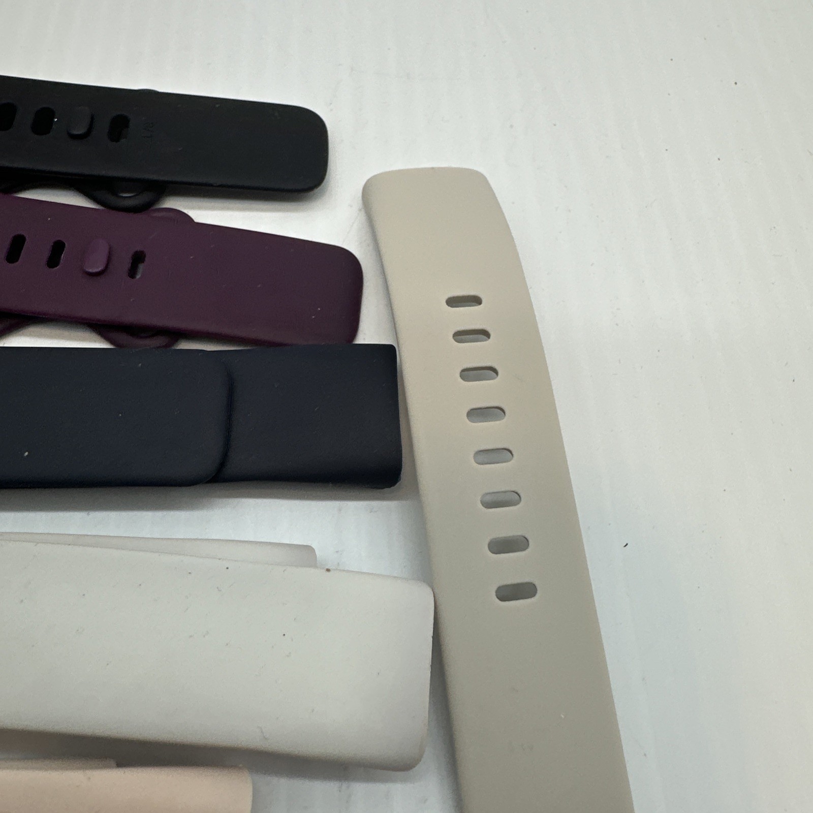 Fitbit Inc CHAR5- Charge 5, One Size, Lunar White/Soft For Parts W/Extra Bands