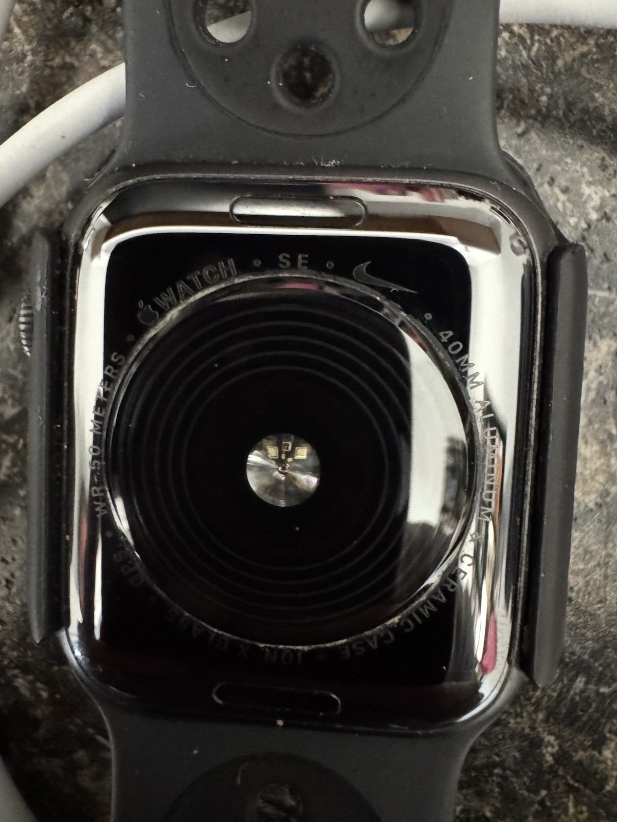 Nike Apple Watch SE 40mm Black Aluminum Case Black Silicone Sport Band Wi‑Fi