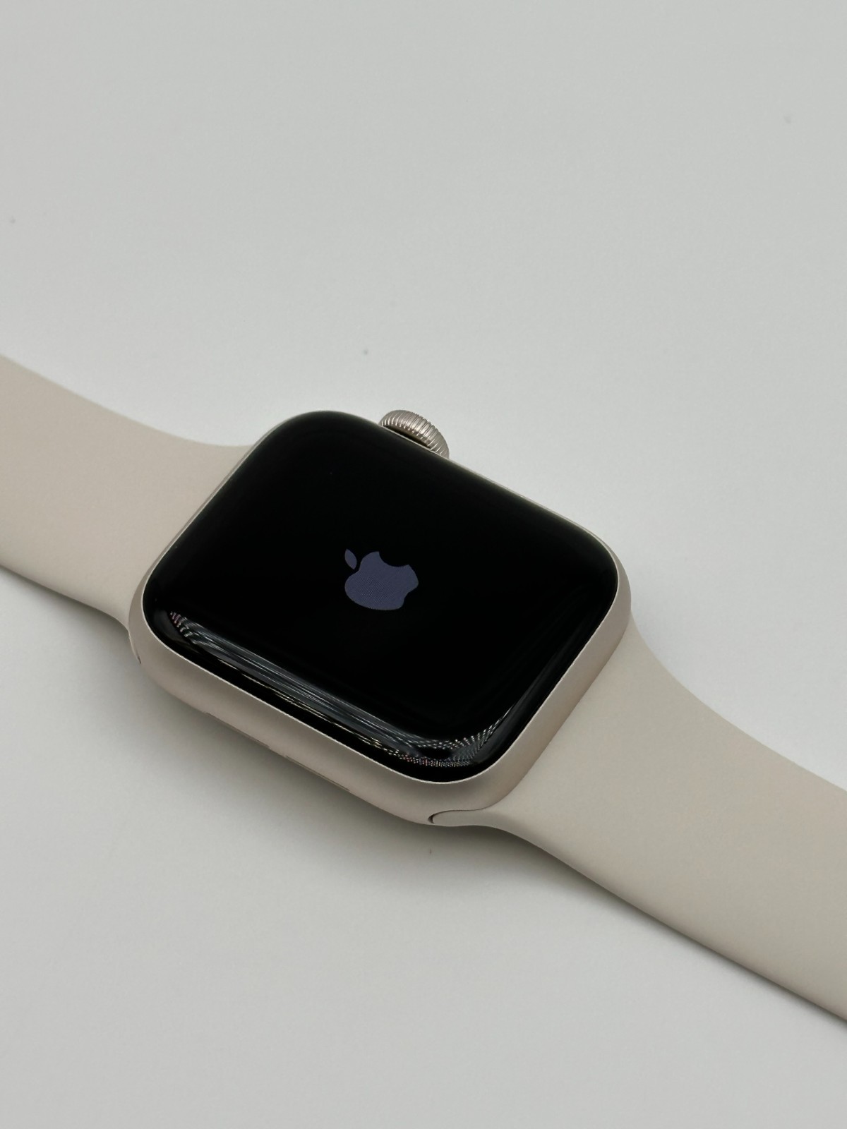Apple Watch SE 3 40mm Starlight Aluminum – Starlight Sport Band MEH54LW/A