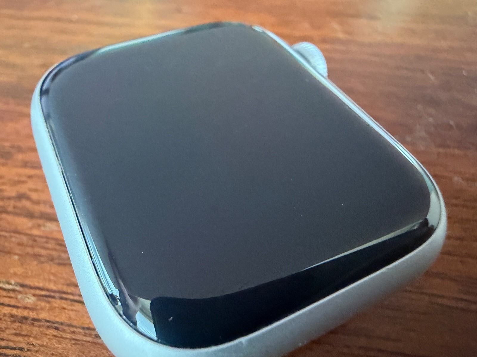 Apple Watch SE 3 40mm GPS Starlight w/ S/M Starlight Sport Band