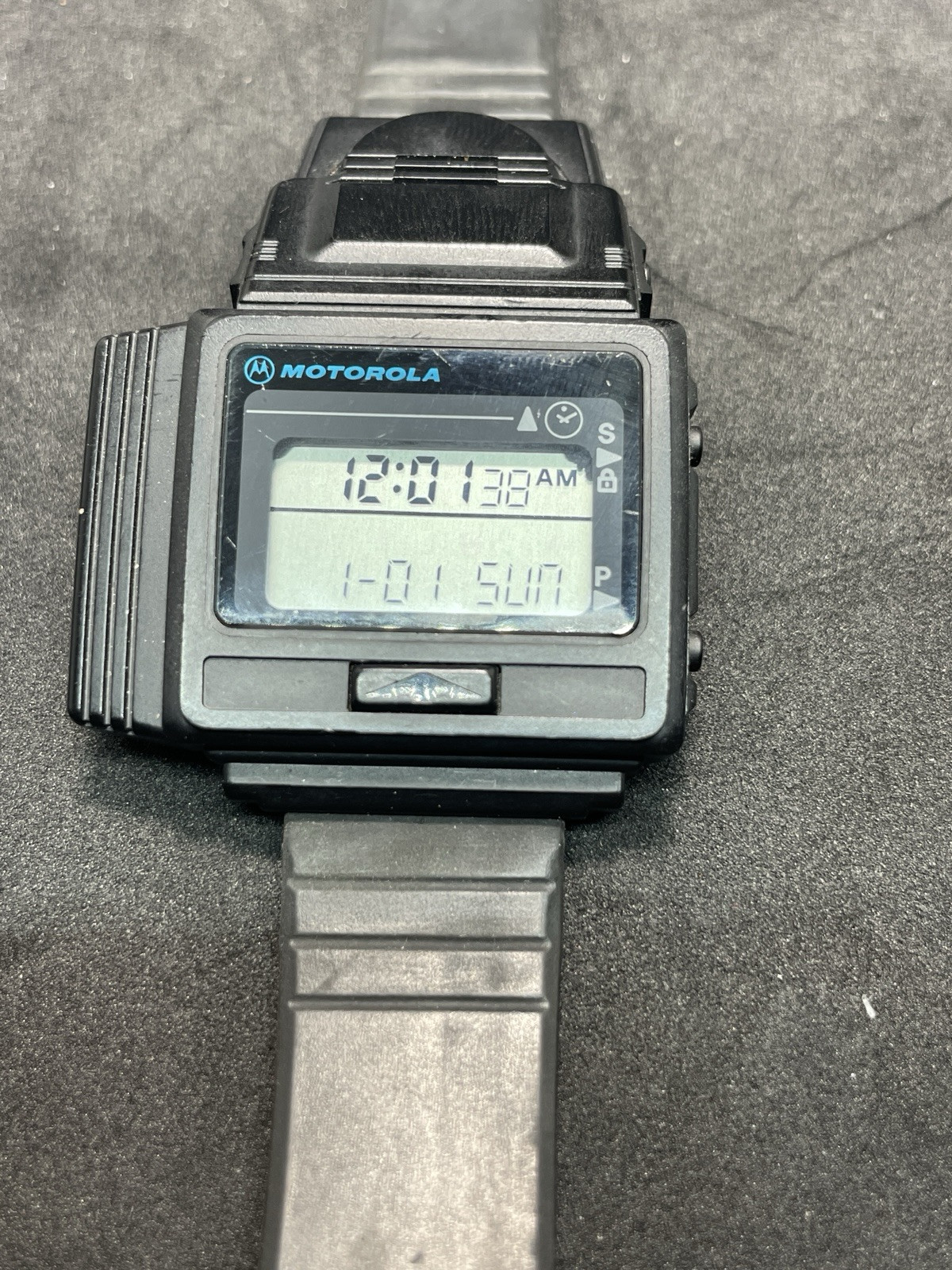 VTG motorola RARE smart watch 714BQY28VR MADE IN USA 301516 WORK/ 2x Batteries