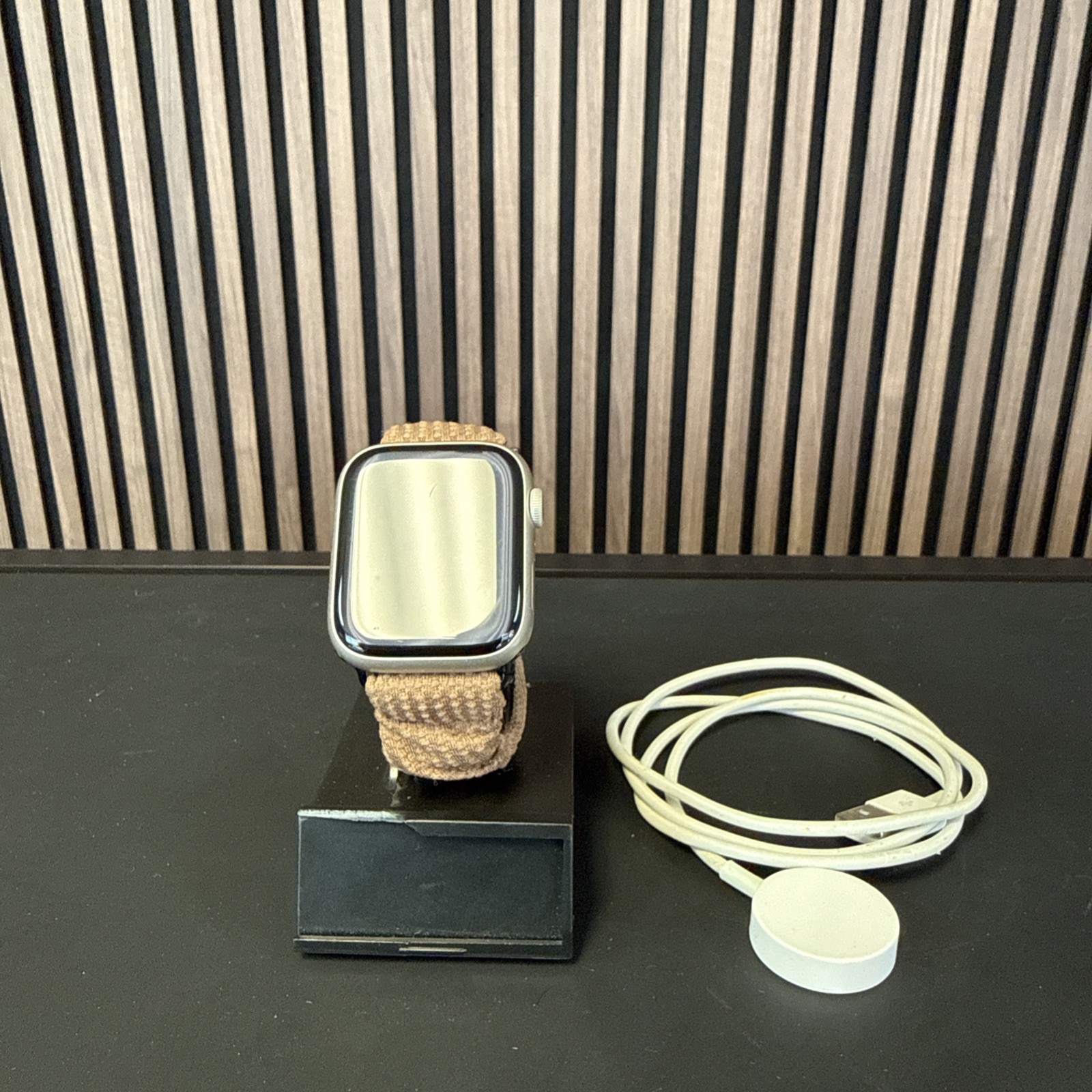 Apple Watch Series 8 GPS 45 mm Silver Aluminum Case White/Midnight Band