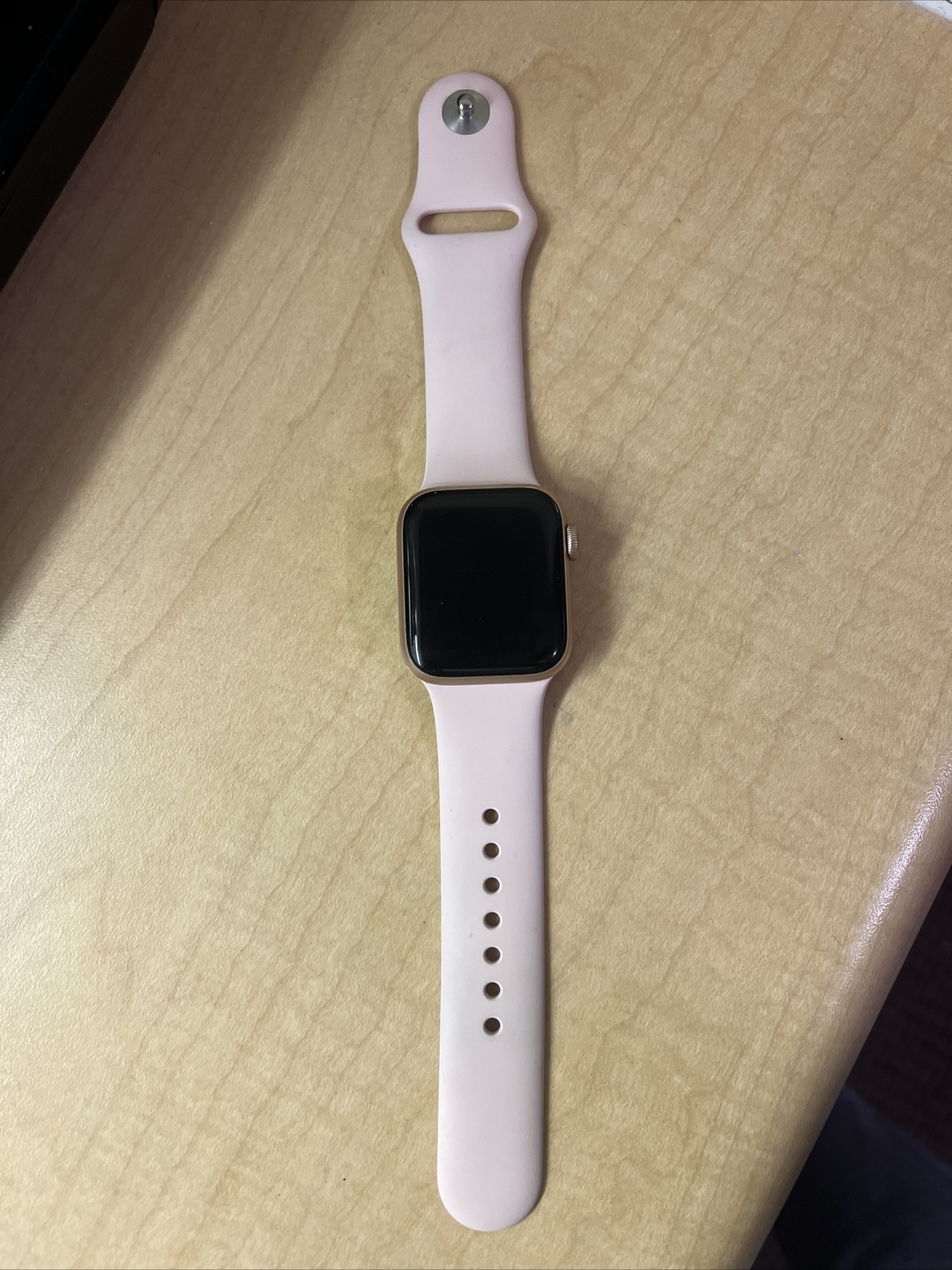 Apple Watch SE 40mm Gold Aluminum Case with Pink Sand Sport Band – Regular (GPS