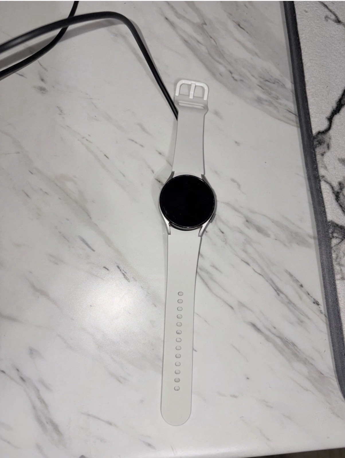 Samsung Galaxy Watch 4 40mm Aluminum Smartwatch SM-R860 White Band