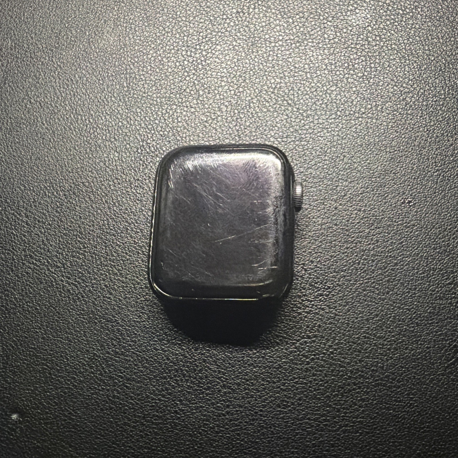 Apple Watch Series 6 GPS 40mm Silver (Unknown BATTERY/HEAVILY SCRATCHED/NO BAND)