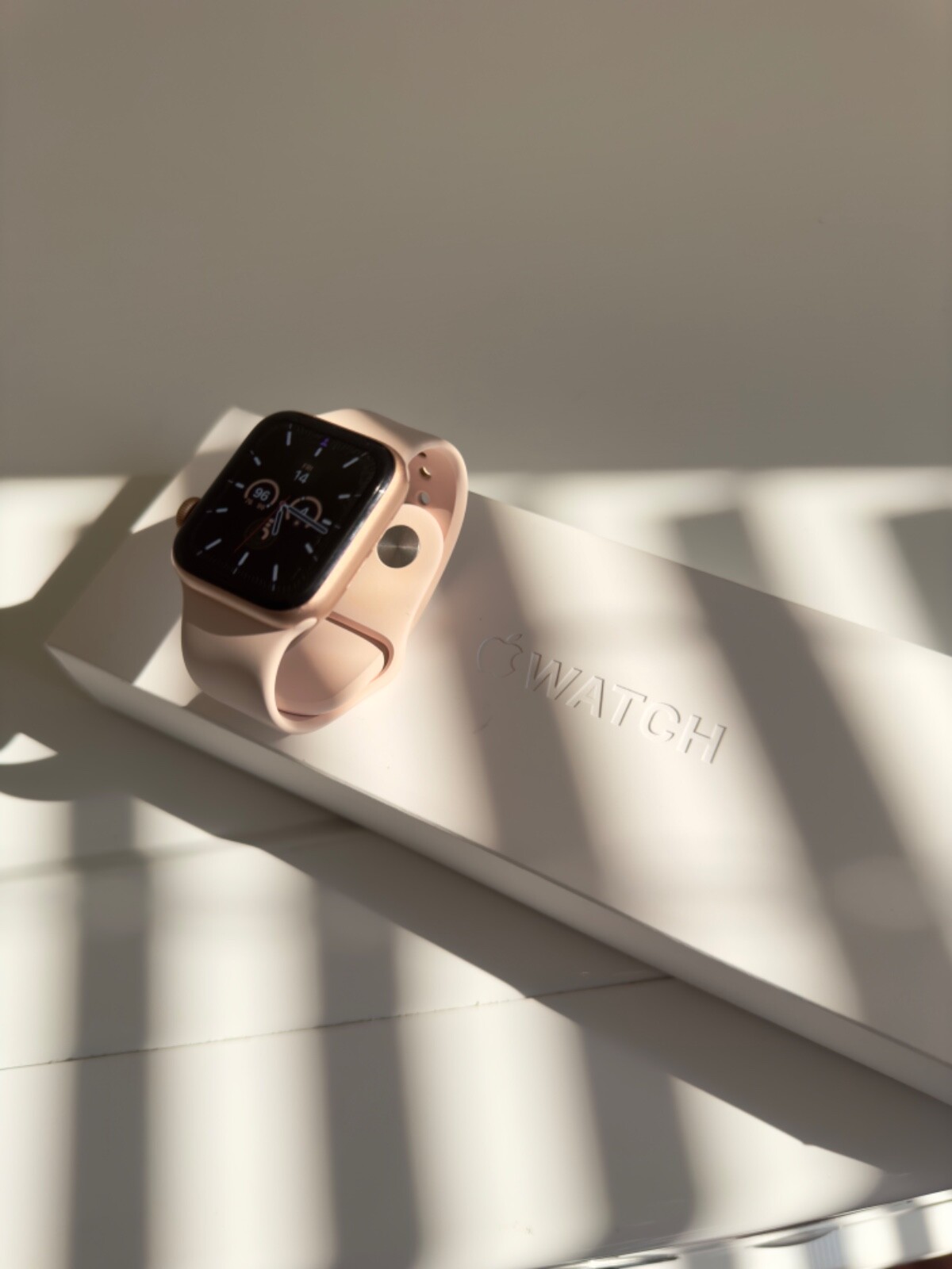 ‼️FREE SHIPPING‼️ Apple Watch Series 5 40mm GPS + WiFi + Cellular GOLD