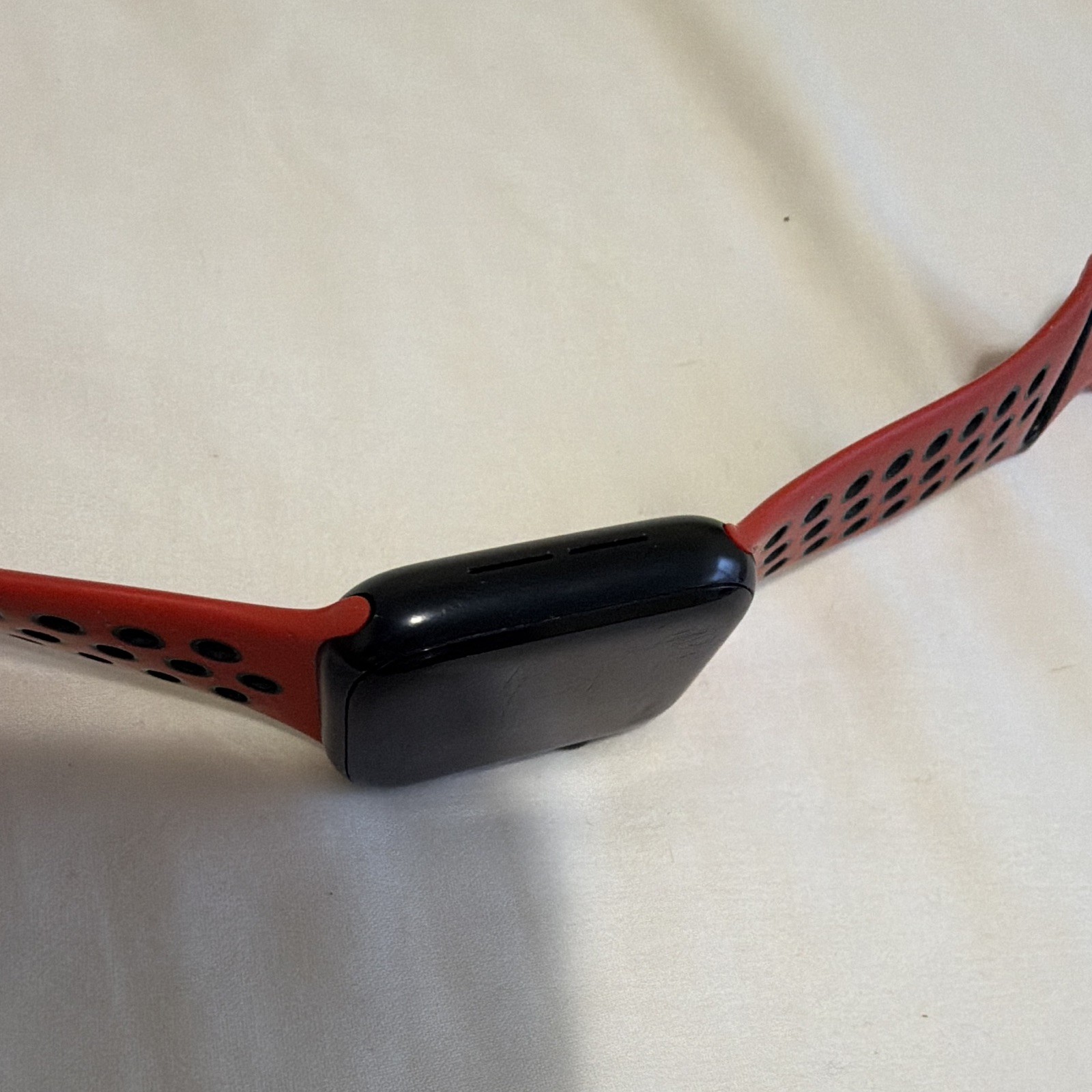 Apple Watch SE 2 36mm Black Aluminum Case Red Silicone Band
