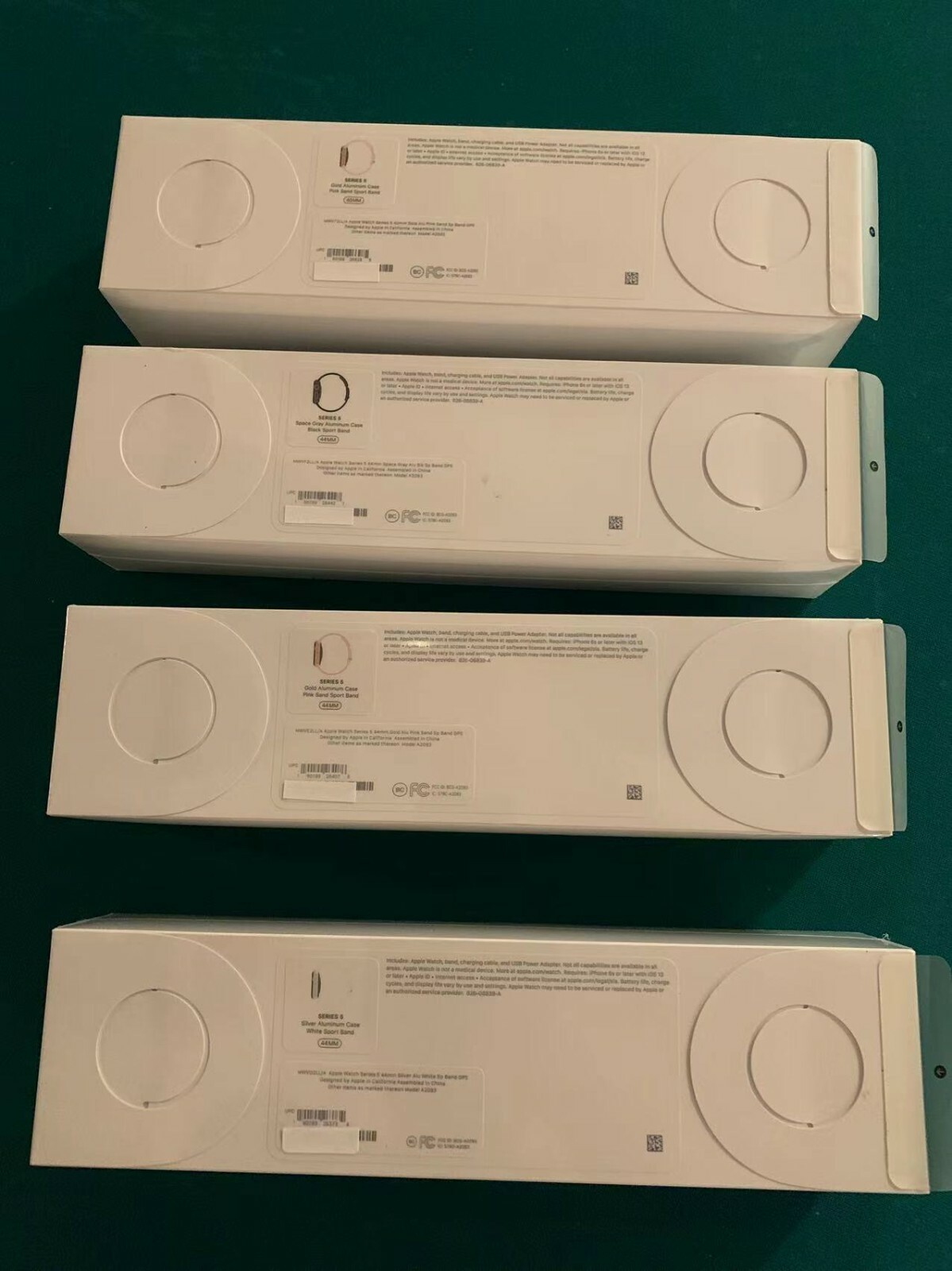 Apple Watch Series 5 GPS Gold/Silver/Gray 40mm/44mm Pink/Black/White Sport Band