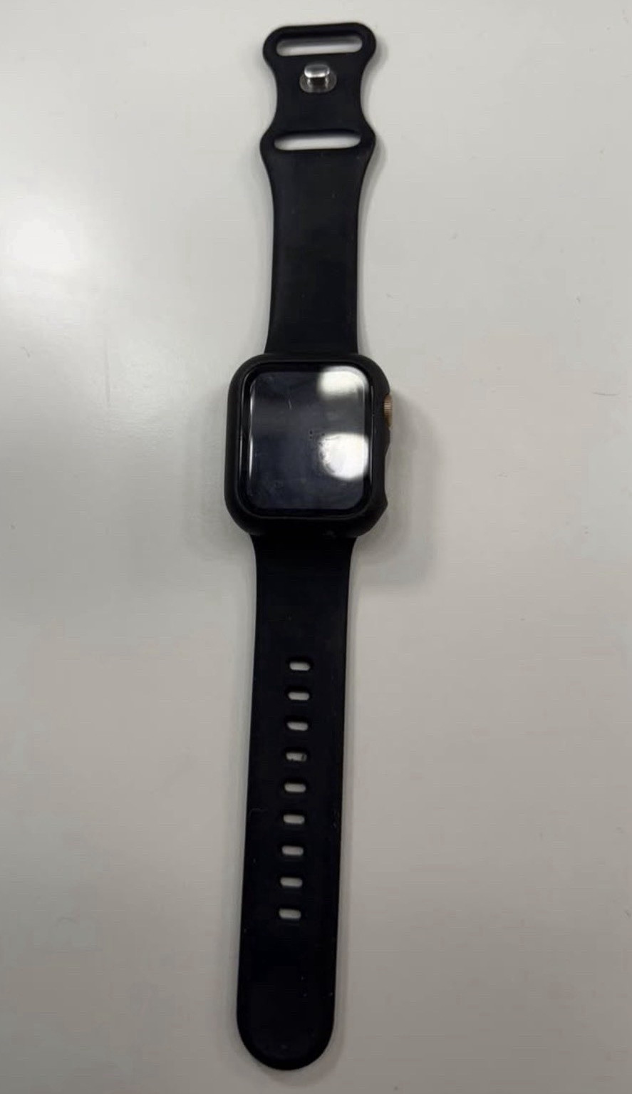 Apple Watch Series 5 40mm Gold Aluminum Case Black Silicone Band GPS 32GB