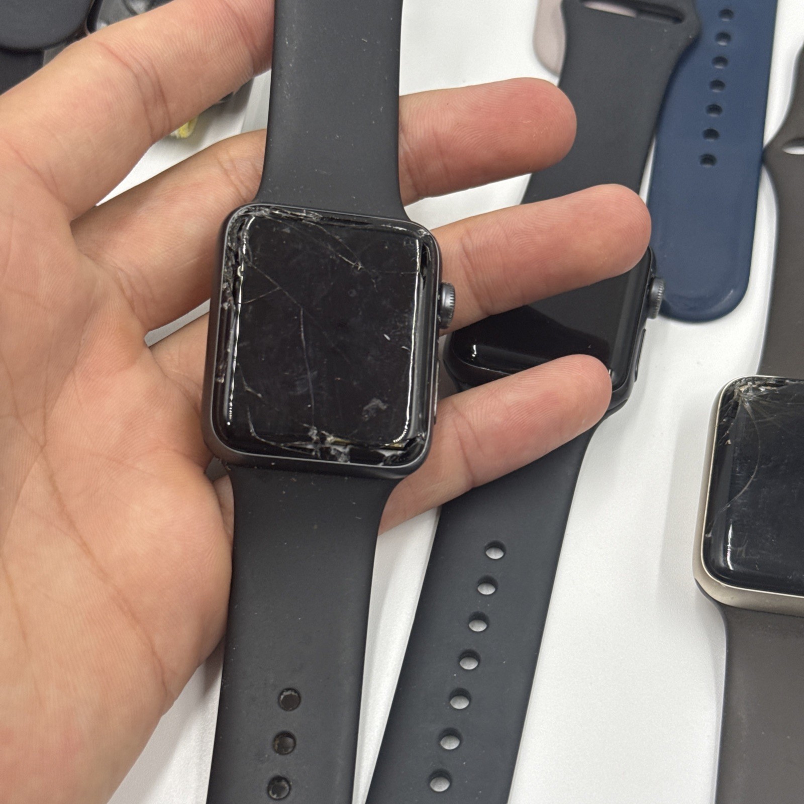 Lot of 24 Apple Watches Series SE, 6, 3, 2 & 1 + Samsung Watch’s Parts/Repair⚠️