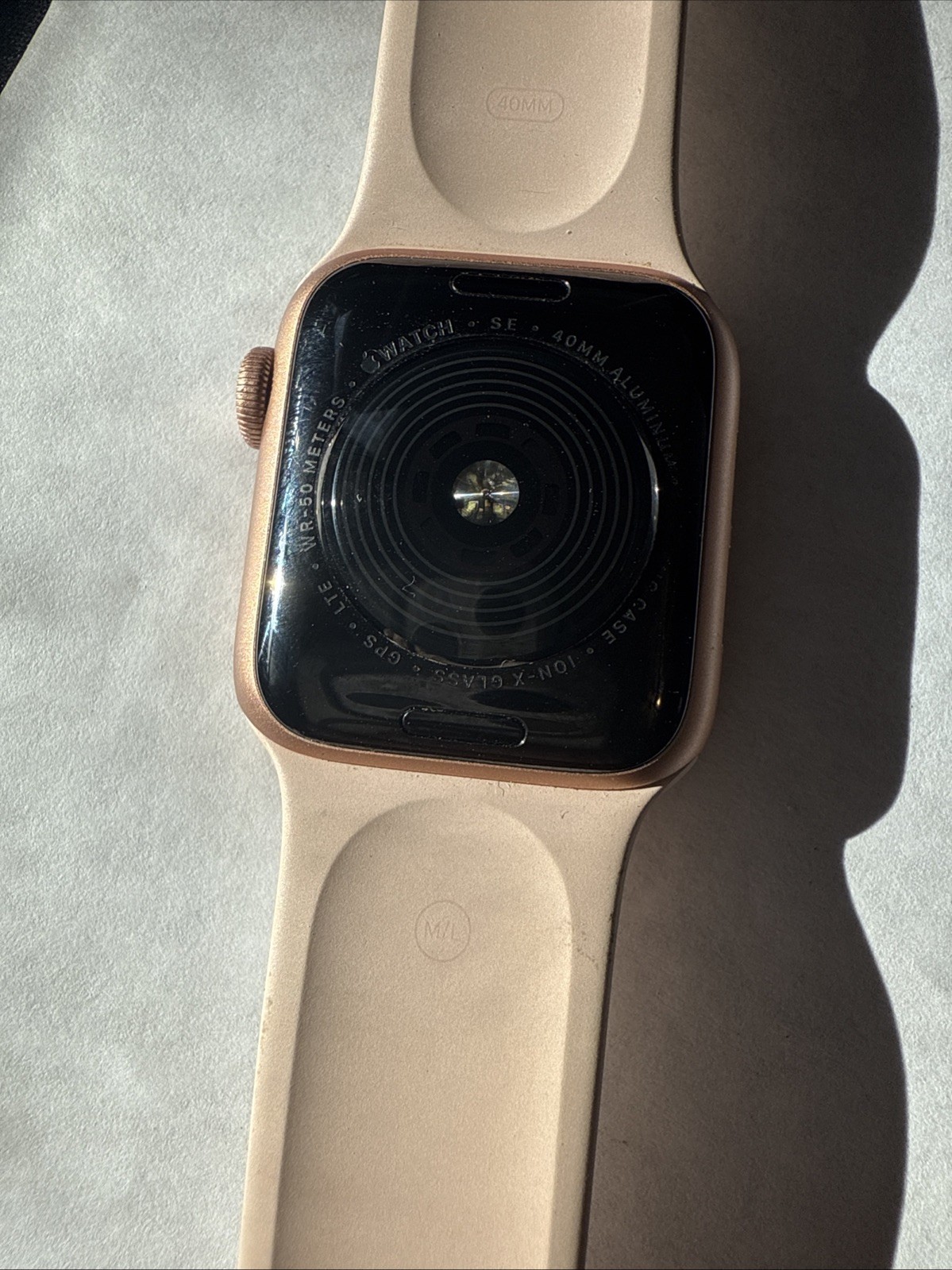 Apple Watch SE 1st Gen (2020) 40mm GPS + Wi-Fi + Cellular – Heavy Scratch