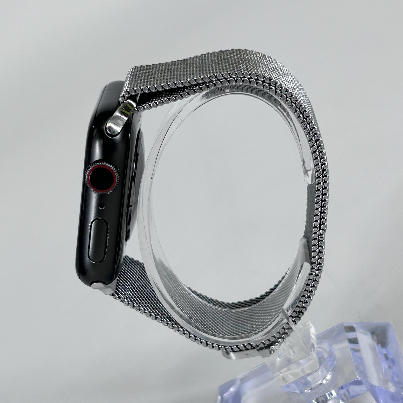 Apple Watch (Series 6) 44mm Space Gray Aluminum (LTE) w/ Milanese Loop – Fair
