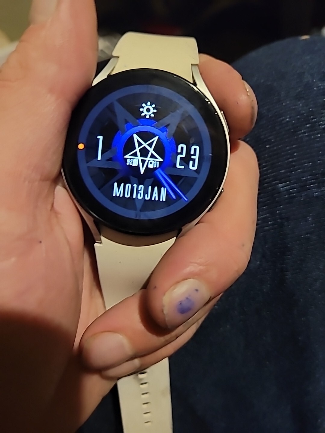 Samsung Galaxy Watch5 44mm Bluetooth Smartwatch – Graphite (SM-R910NZAAXAA)