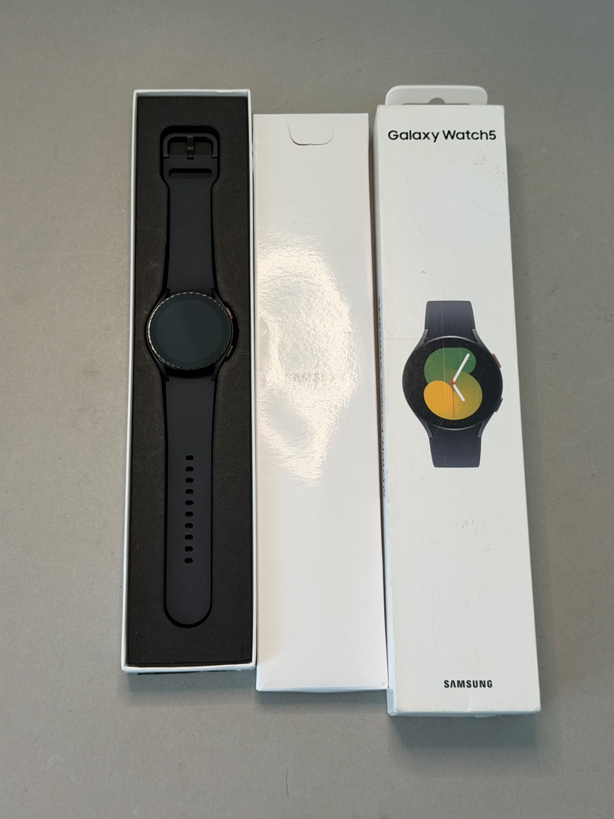 NEW Samsung Galaxy Watch5 40mm Graphite Black GPS + Cellular Watch 5 in Box R905