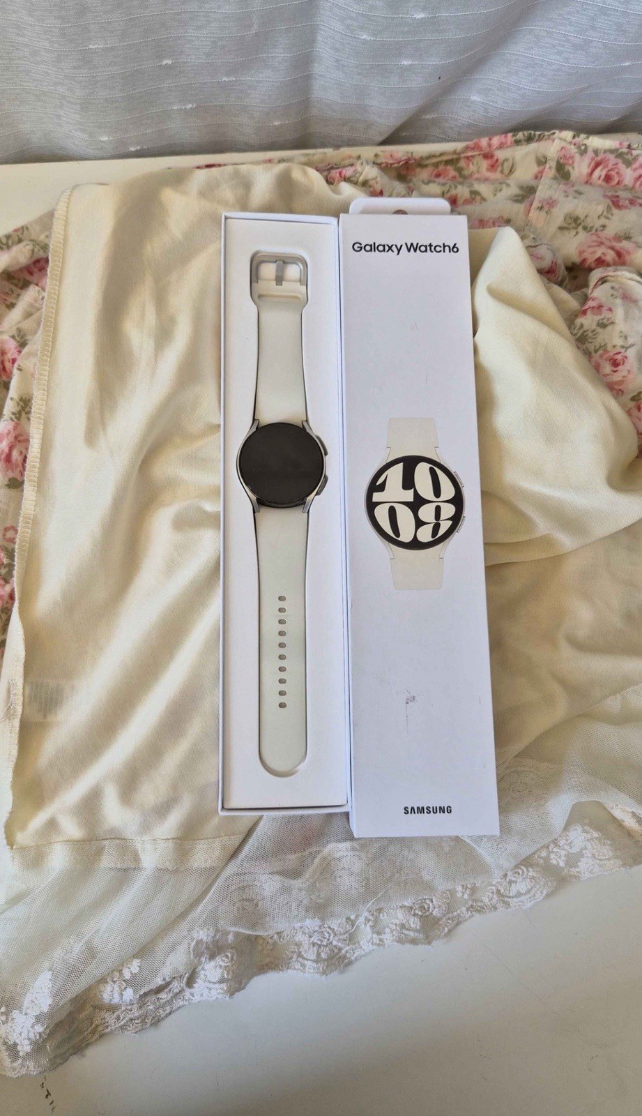 Samsung Galaxy Watch5 44mm Aluminum Case White Band Smartwatch SM-R910NZSAXAA