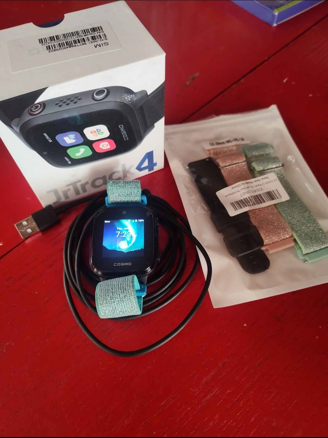 Cosmo Jr Track 4 Kids’ Smartwatch, Barely used, Phone + GPS, 2 pairs of straps