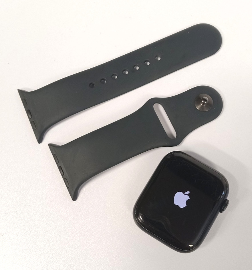 Apple Watch Series 8 45mm (Midnight, Unlocked) *Heavy Scratches* Full Function!