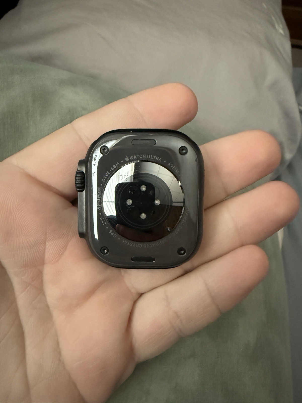 Apple Watch Ultra 2 (GPS + LTE) 49mm Black Titanium/ Grey Silicone Band