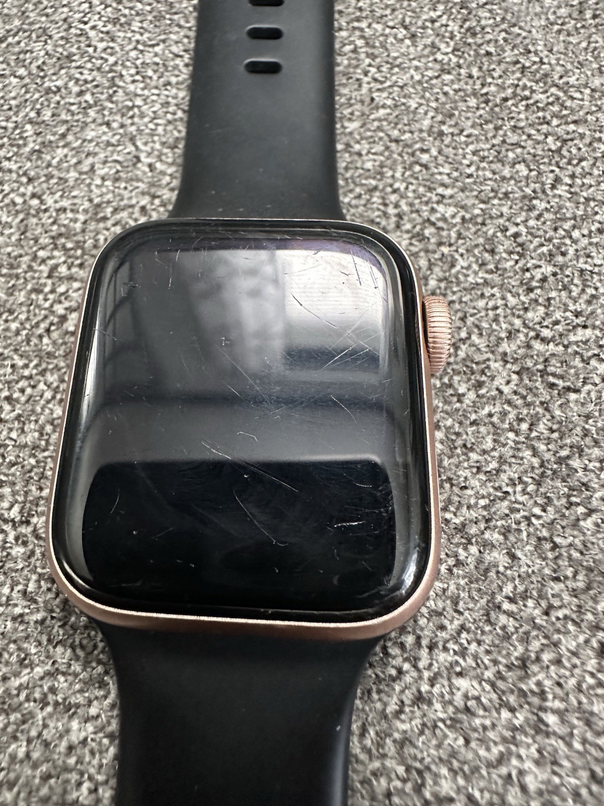 Apple Watch SE 1st Gen 40mm Rose Gold Aluminum