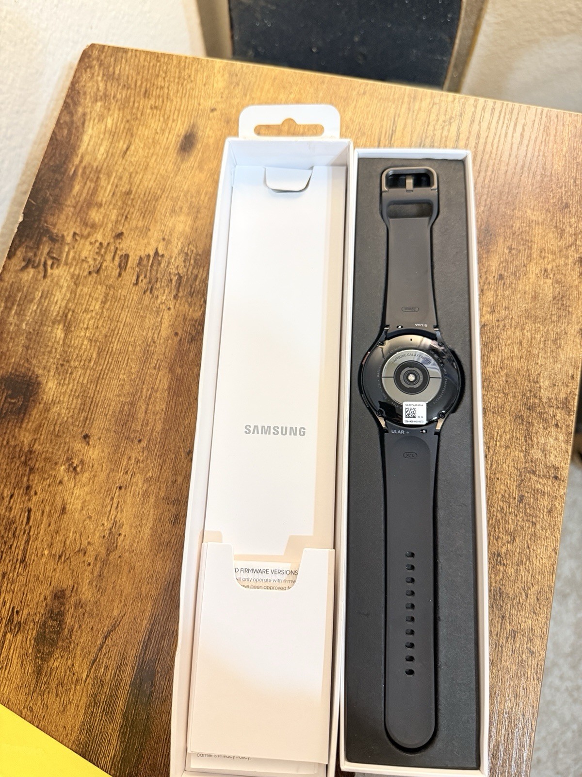 Samsung Galaxy Watch4 44mm Black Aluminum LTE Bluetooth Wi-Fi GPS Tracker